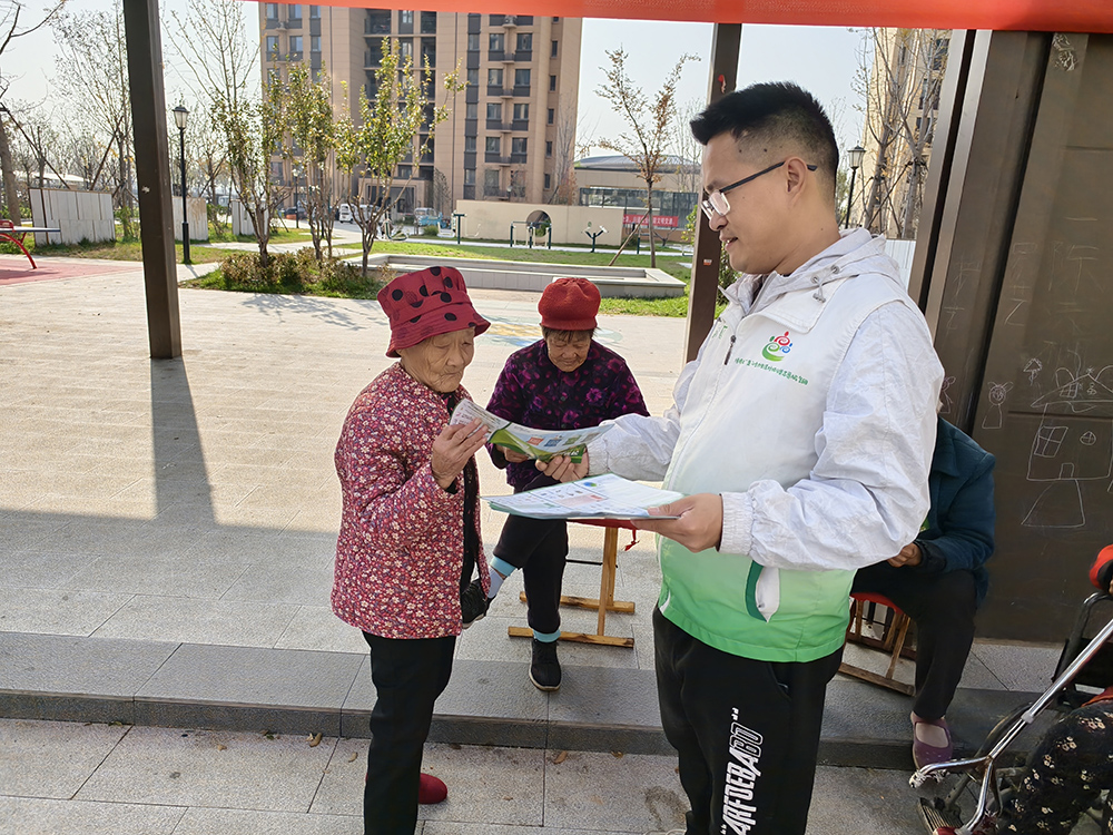 “垃圾分类新时尚，社区生活新模样”——起步区开展垃圾分类宣传进社区活动