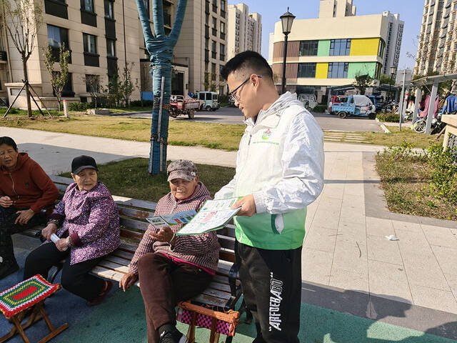 “垃圾分类新时尚，社区生活新模样”——起步区开展垃圾分类宣传进社区活动